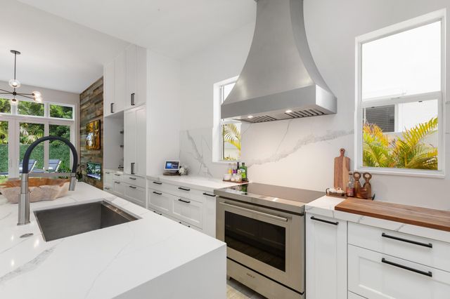 24 Grand Bay Estates Circle, Key Biscayne, FL 33149