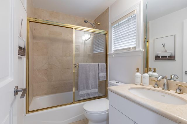 24 Grand Bay Estates Circle, Key Biscayne, FL 33149