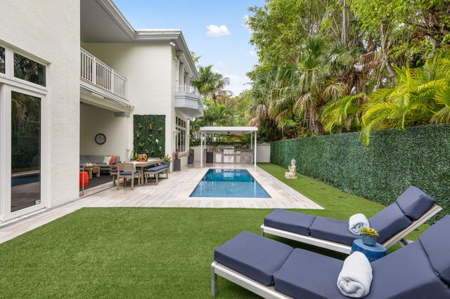 24 Grand Bay Estates Circle, Key Biscayne, FL 33149