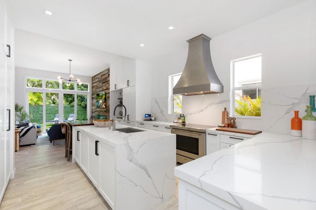 24 Grand Bay Estates Circle, Key Biscayne, FL 33149