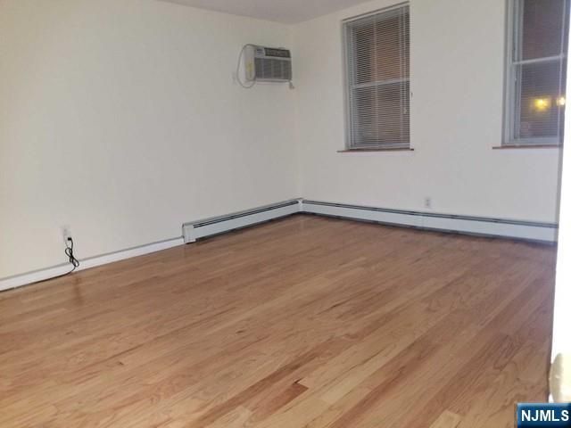 280 Undercliff Avenue 2, Edgewater, NJ 07020