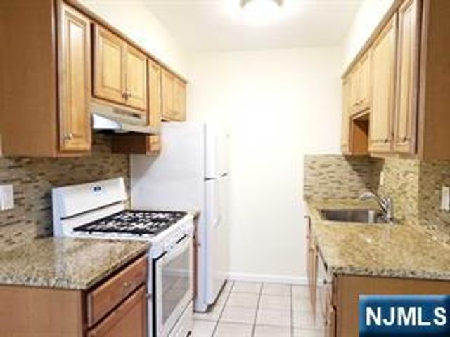 280 Undercliff Avenue 2, Edgewater, NJ 07020