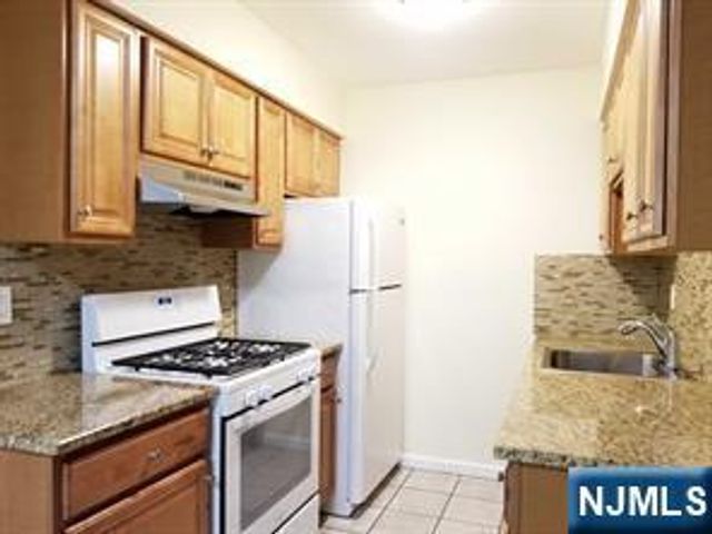 280 Undercliff Avenue 2, Edgewater, NJ 07020