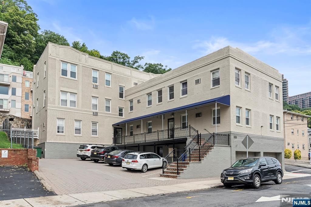280 Undercliff Avenue 2, Edgewater, NJ 07020