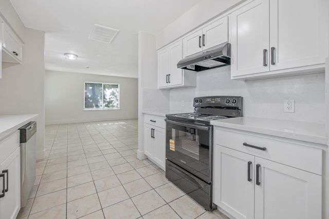 2251 E Clay Avenue, Fresno, CA 93701
