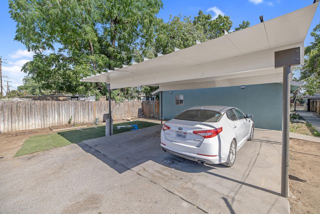 2251 E Clay Avenue, Fresno, CA 93701