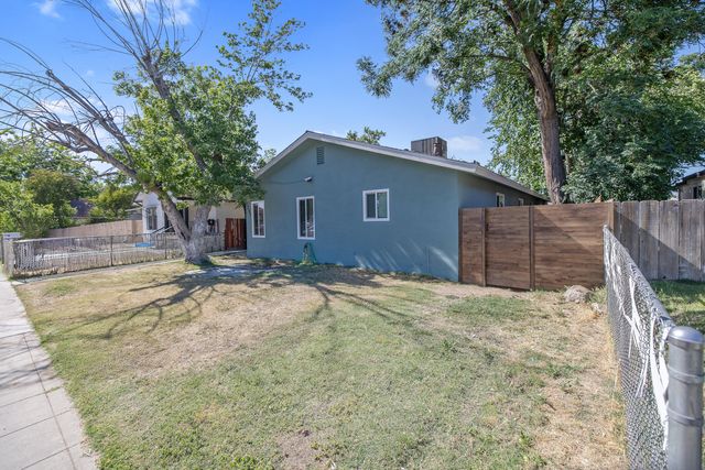 2251 E Clay Avenue, Fresno, CA 93701