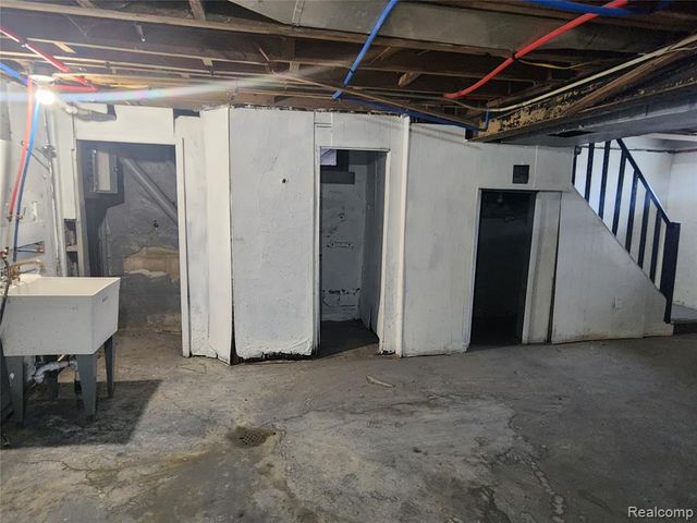 15000 Mayfield Street, Detroit, MI 48205