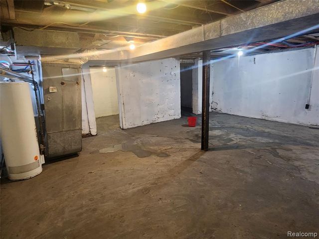 15000 Mayfield Street, Detroit, MI 48205