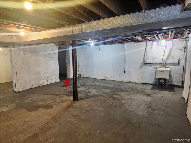 15000 Mayfield Street, Detroit, MI 48205