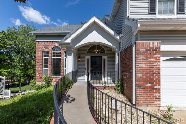7637 River Walk Court, St Louis, MO 63129