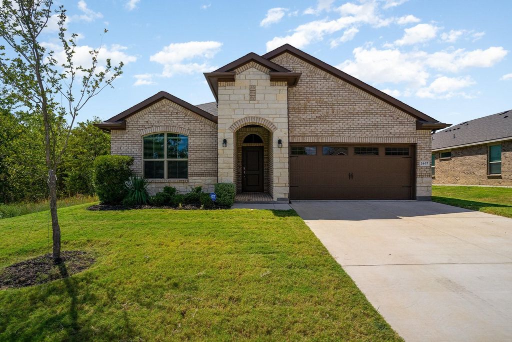 2607 Golden Bell Drive, Glenn Heights, TX 75154