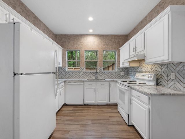 142 N Magnolia Pond Place, The Woodlands, TX 77381