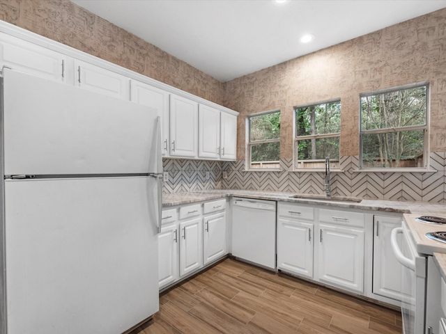 142 N Magnolia Pond Place, The Woodlands, TX 77381