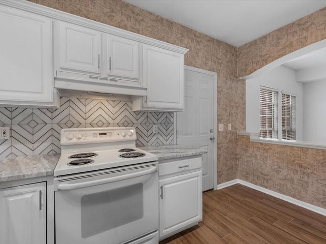142 N Magnolia Pond Place, The Woodlands, TX 77381