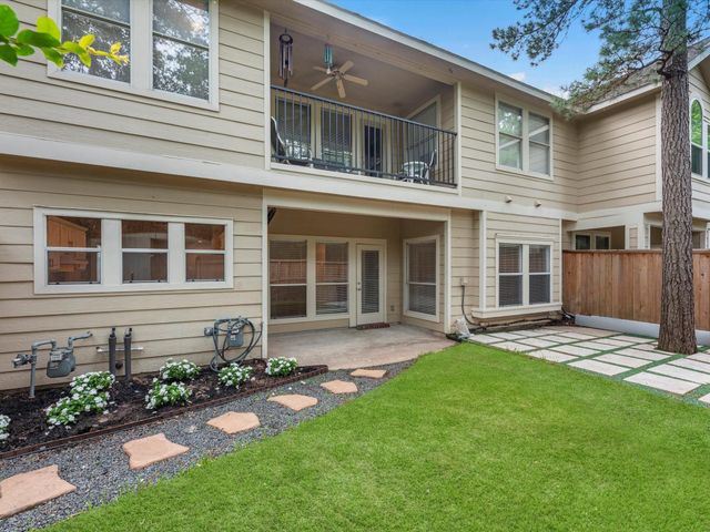 142 N Magnolia Pond Place, The Woodlands, TX 77381