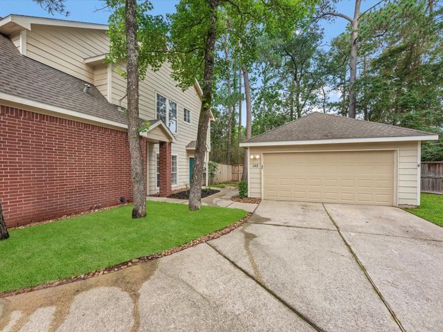 142 N Magnolia Pond Place, The Woodlands, TX 77381
