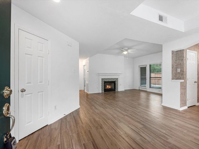 142 N Magnolia Pond Place, The Woodlands, TX 77381