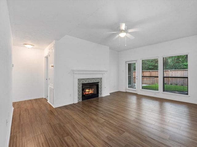 142 N Magnolia Pond Place, The Woodlands, TX 77381