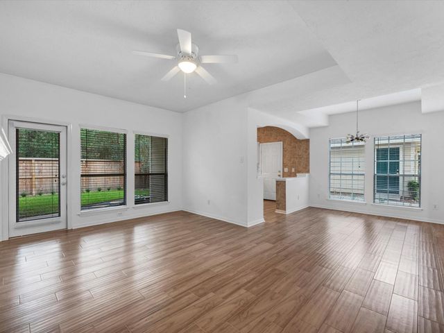 142 N Magnolia Pond Place, The Woodlands, TX 77381