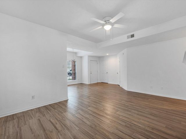 142 N Magnolia Pond Place, The Woodlands, TX 77381