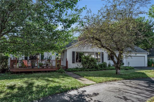 16 South Lane, Orchard Park, NY 14127