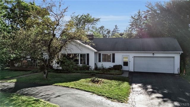 16 South Lane, Orchard Park, NY 14127