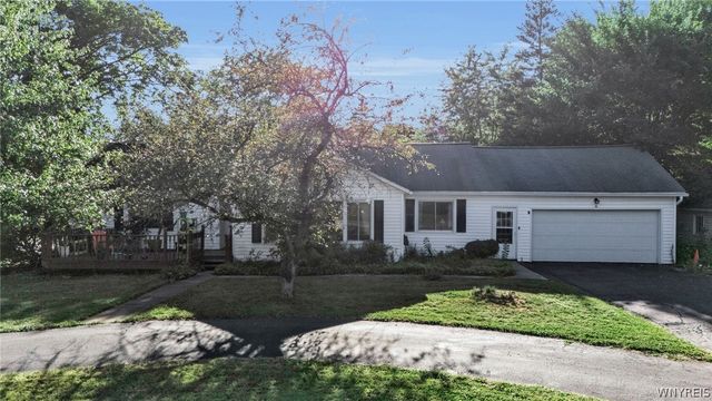 16 South Lane, Orchard Park, NY 14127