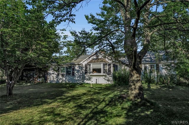 16 South Lane, Orchard Park, NY 14127