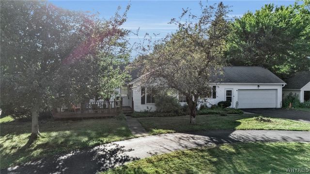 16 South Lane, Orchard Park, NY 14127