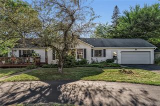 16 South Lane, Orchard Park, NY 14127