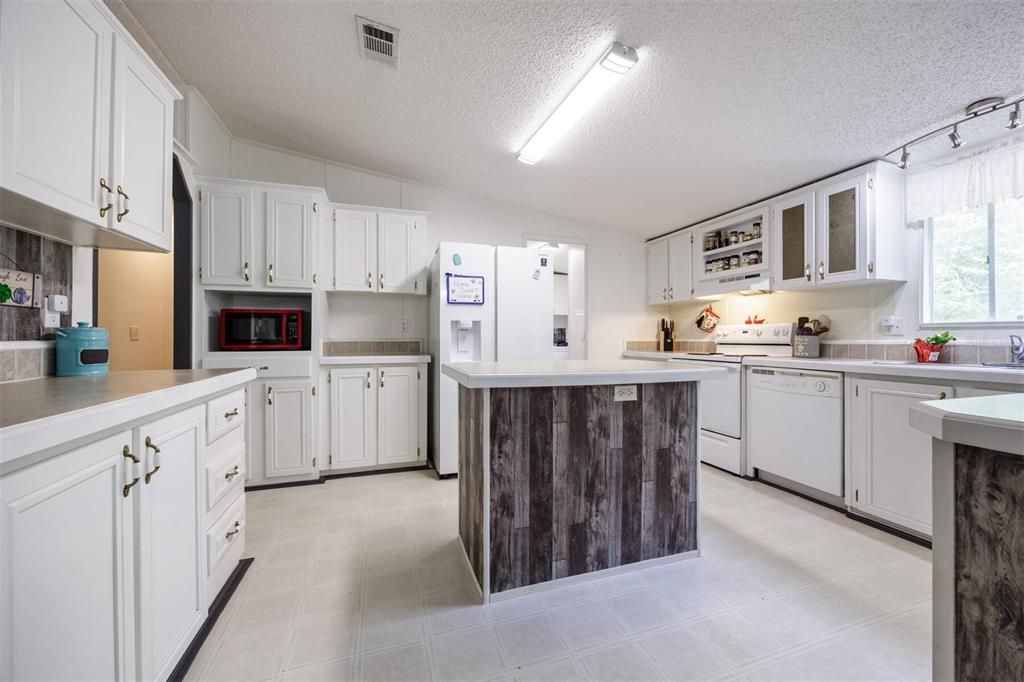 Image 16 of property listing at 6527 SE 155TH STREET, Hawthorne, FL 32640