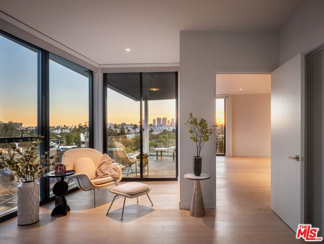 9001 Santa Monica Boulevard 402, West Hollywood, CA 90069