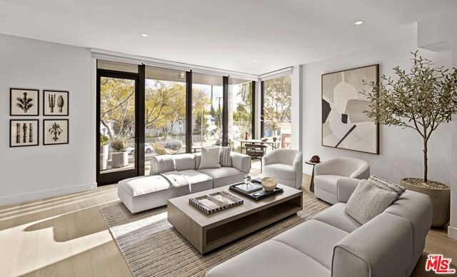9001 Santa Monica Boulevard 402, West Hollywood, CA 90069