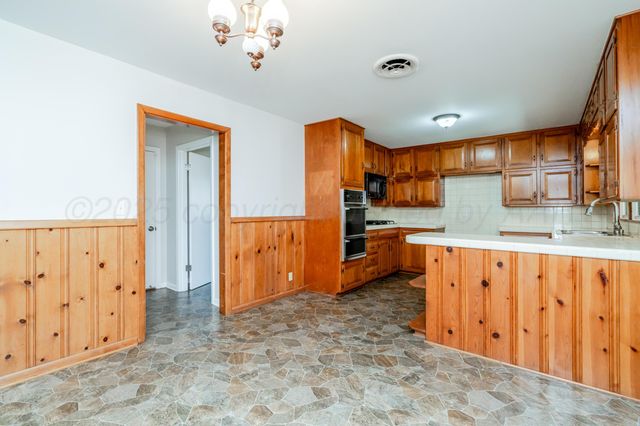 4721 CHEROKEE Trail, Amarillo, TX 79109