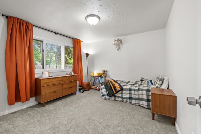 443 23rd St NW, Minot, ND 58703