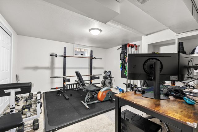 443 23rd St NW, Minot, ND 58703