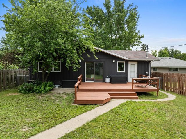 443 23rd St NW, Minot, ND 58703