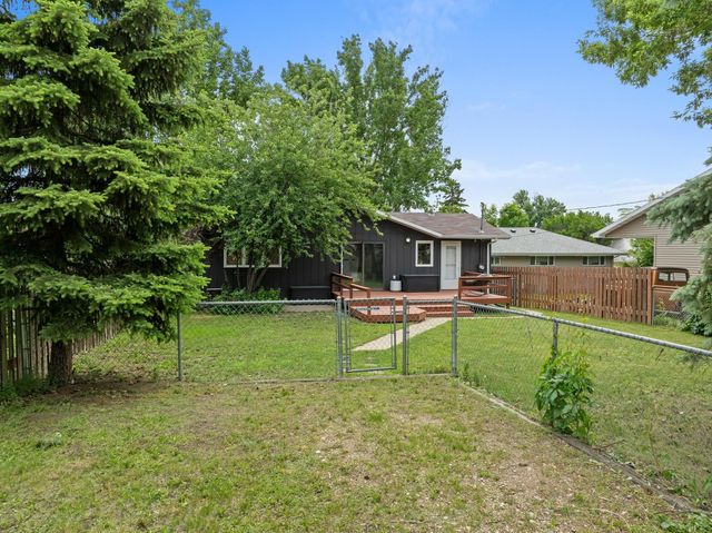 443 23rd St NW, Minot, ND 58703