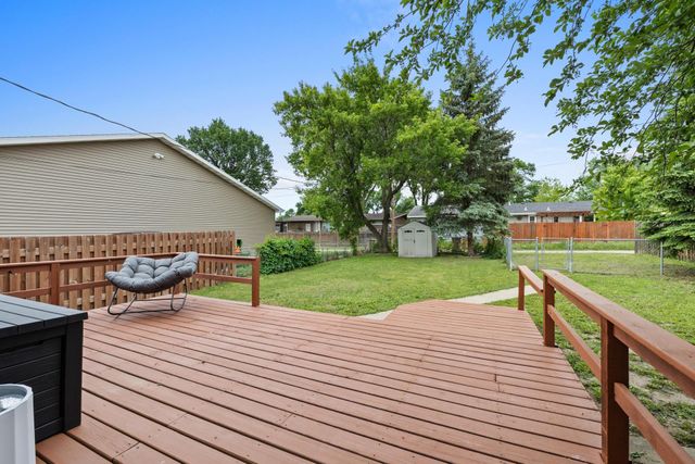 443 23rd St NW, Minot, ND 58703