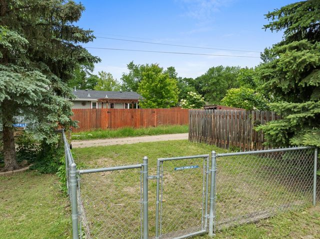 443 23rd St NW, Minot, ND 58703