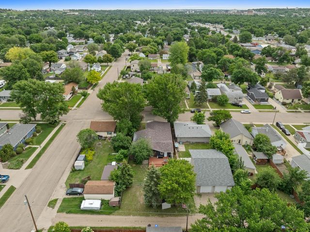 443 23rd St NW, Minot, ND 58703