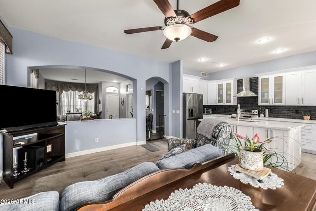 1142 N JOSHUA TREE Lane, Gilbert, AZ 85234