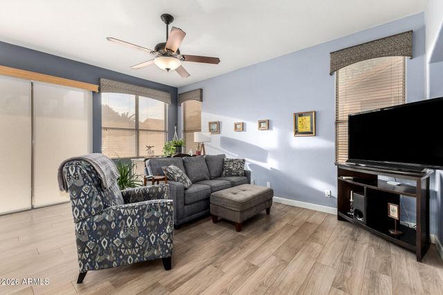 1142 N JOSHUA TREE Lane, Gilbert, AZ 85234