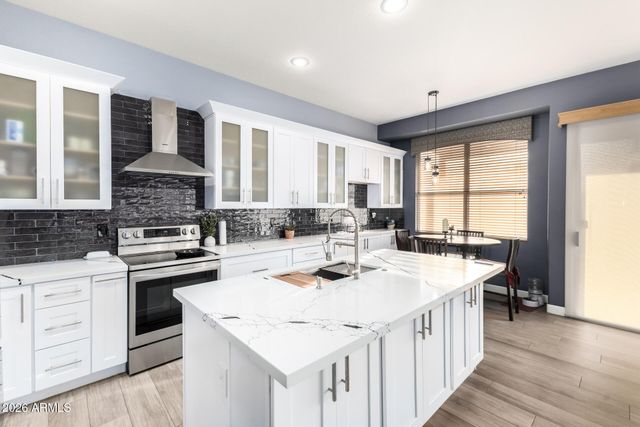 1142 N JOSHUA TREE Lane, Gilbert, AZ 85234