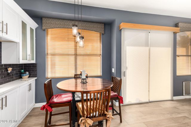 1142 N JOSHUA TREE Lane, Gilbert, AZ 85234