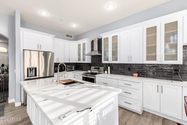 1142 N JOSHUA TREE Lane, Gilbert, AZ 85234