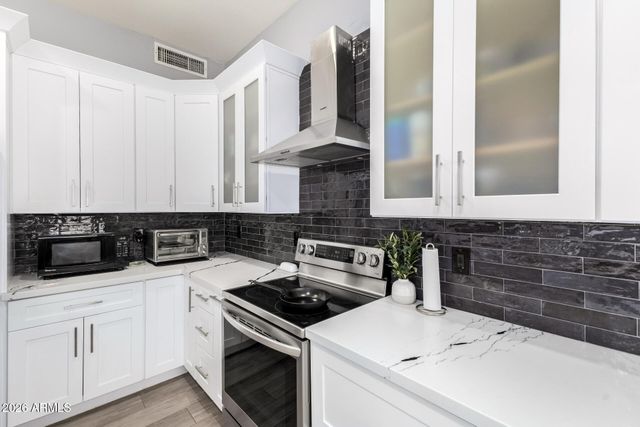 1142 N JOSHUA TREE Lane, Gilbert, AZ 85234