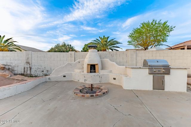 1142 N JOSHUA TREE Lane, Gilbert, AZ 85234