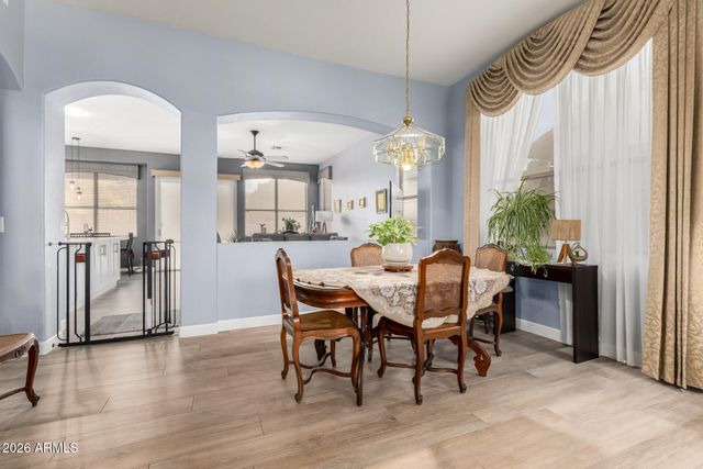 1142 N JOSHUA TREE Lane, Gilbert, AZ 85234